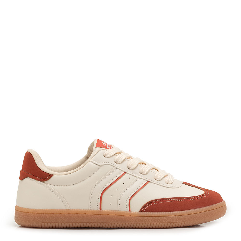 Tênis laranja Recortes