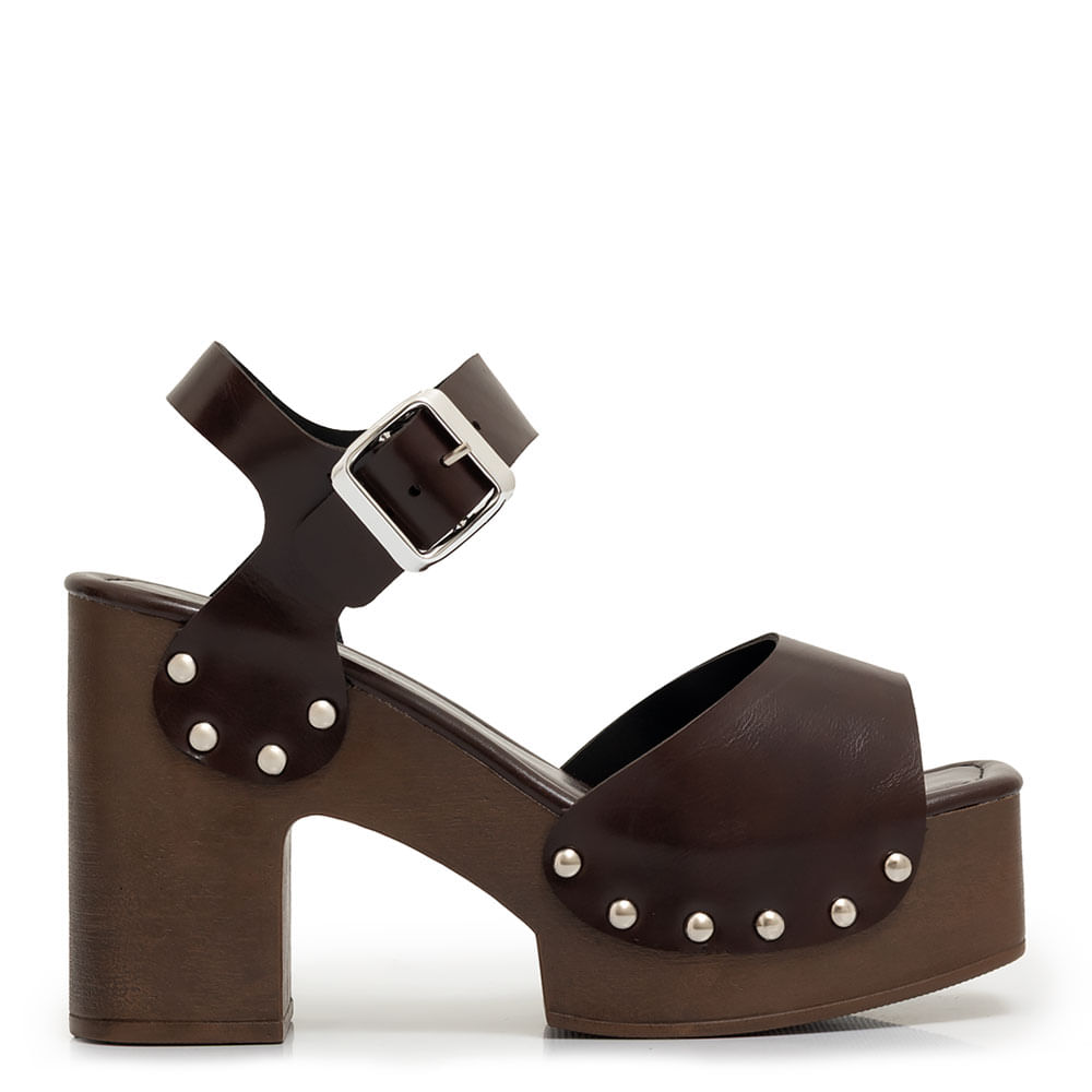 Sandália Clog Meia Pata Café Tachas