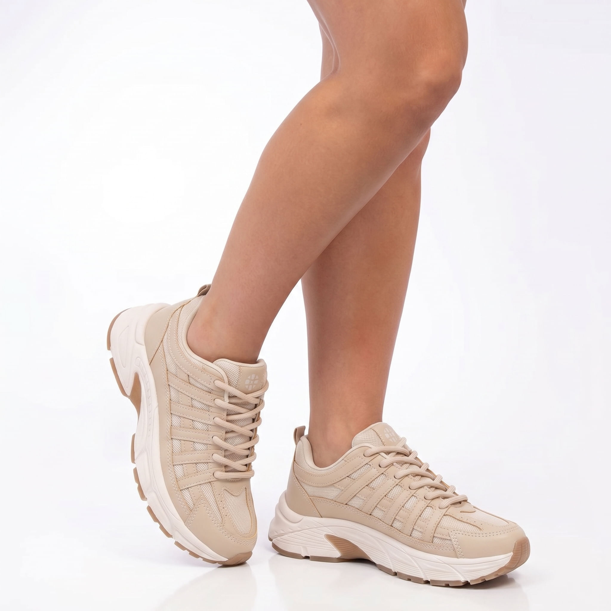 Tênis Bege Jogging Recortes